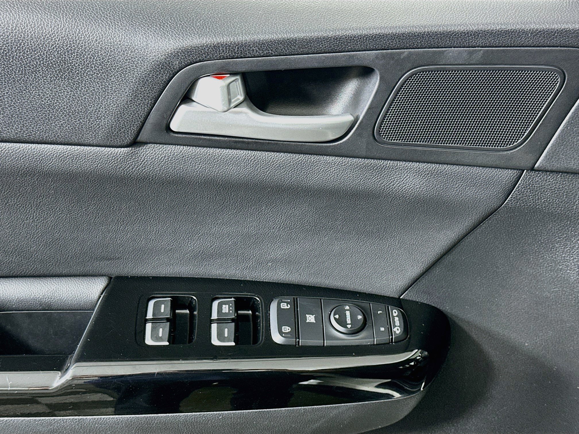 Used 2020 Kia Sportage EX FWD image 15