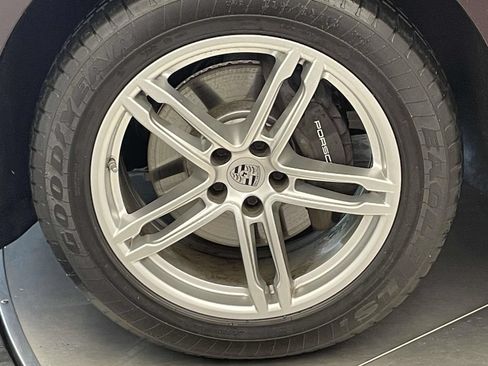 Certified 2023 Porsche Macan AWD/4WD image 11