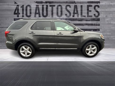 Used 2017 Ford Explorer XLT w/ Equipment Group 202A image 2