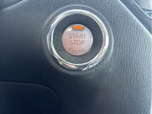 Used 2020 Nissan Pathfinder S image 22