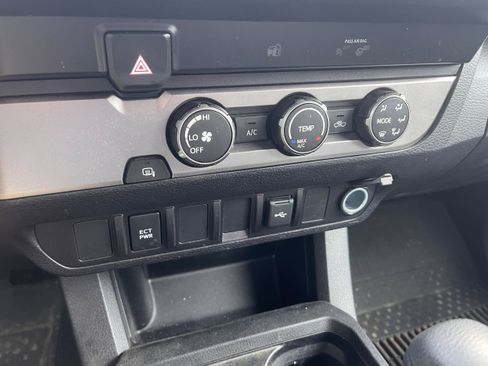 Used 2022 Toyota Tacoma SR image 17