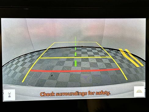 Used 2025 Toyota Camry SE w/ Convenience Package image 17