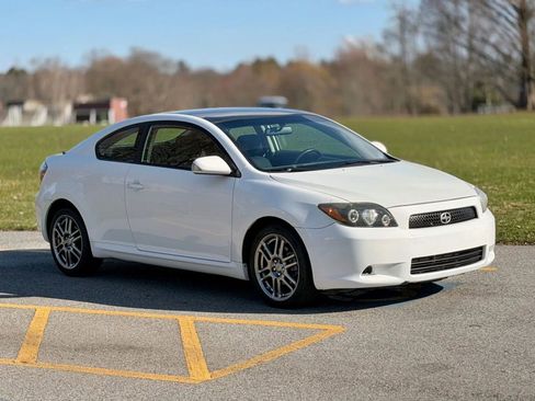 Used 2010 Scion tC FWD image 3