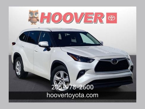 Used 2024 Toyota Highlander LE image 1