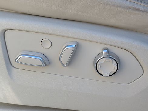 Used 2021 Cadillac Escalade ESV Premium Luxury Platinum RWD image 22