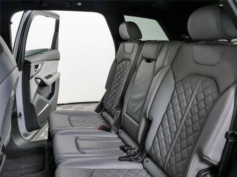 Used 2022 Audi SQ7 Premium Plus w/ SQ7 Executive Package AWD/4WD image 22