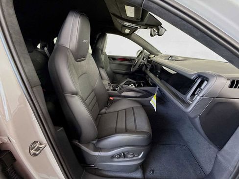 New 2026 Porsche Cayenne GTS image 21