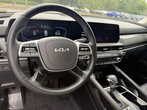 Certified 2025 Kia Telluride EX w/ EX Captain's Chair Package FWD image 13