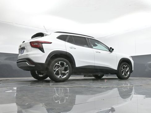 Used 2025 Chevrolet Trax LT image 39
