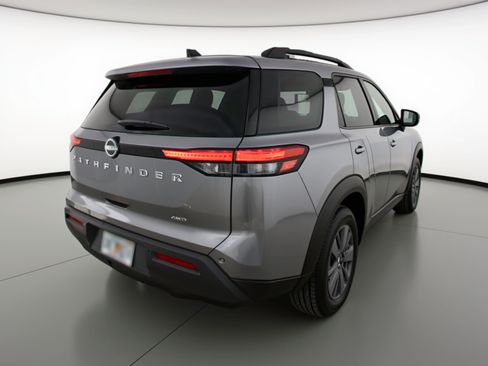 Used 2025 Nissan Pathfinder SV AWD/4WD image 9