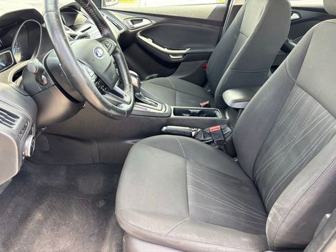 Used 2016 Ford Focus SE w/ SE Sport Package FWD image 17