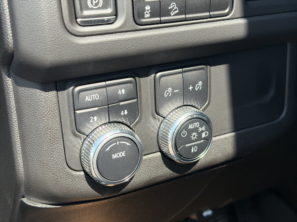 Used 2023 GMC Yukon AT4 AWD/4WD image 43