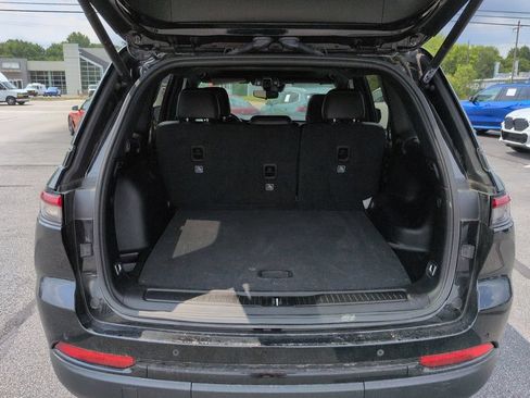 Used 2023 Jeep Grand Cherokee Altitude AWD/4WD image 12