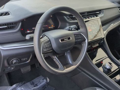 Used 2023 Jeep Grand Cherokee Altitude image 10