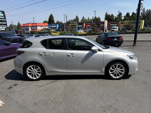 Used 2011 Lexus CT 200h Premium w/ Leather Pkg FWD image 9