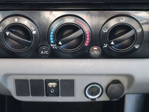 Used 2014 Toyota Tacoma PreRunner w/ SR5 Package image 22