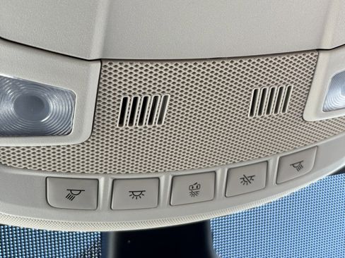 Used 2023 Ford Edge SE image 25