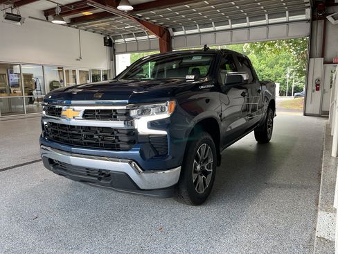 Used 2023 Chevrolet Silverado 1500 LT AWD/4WD image 4