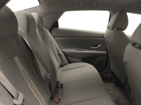 Used 2025 Hyundai Elantra Sport image 19