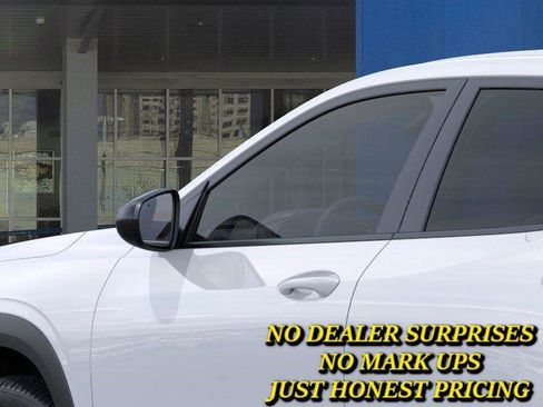 New 2026 Chevrolet Trax RS w/ Sunroof Package FWD image 12