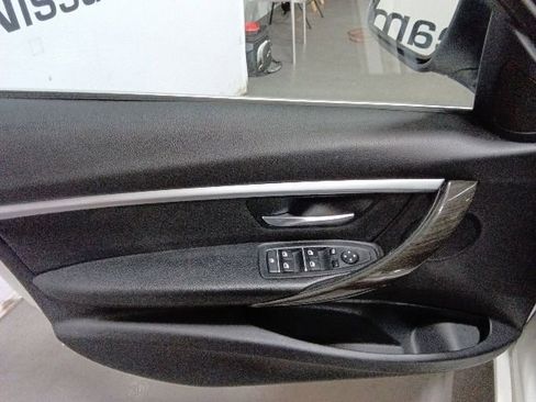 Used 2017 BMW 330i xDrive Sedan AWD/4WD image 8
