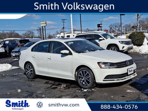 Used 2017 Volkswagen Jetta SE image 1