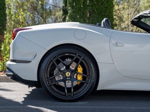 Used 2016 Ferrari California T image 12