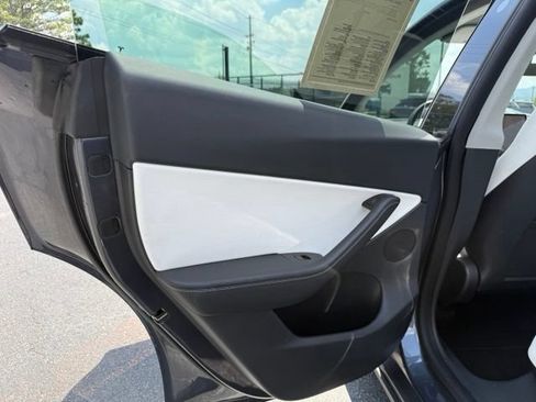 Used 2022 Tesla Model Y Performance AWD/4WD image 16