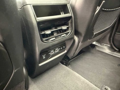 Used 2024 Jeep Grand Cherokee Limited image 20