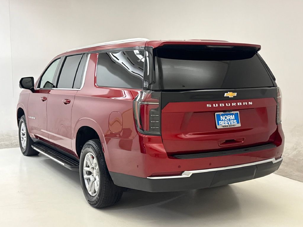 Used 2025 Chevrolet Suburban LS RWD image 7