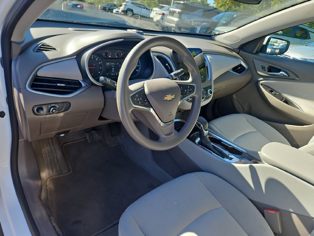 Used 2025 Chevrolet Malibu LT FWD image 21