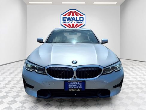 Used 2020 BMW 330i xDrive Sedan w/ Premium Package AWD/4WD image 3