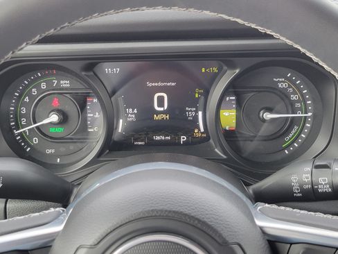 Used 2025 Jeep Wrangler Unlimited Sahara w/ Safety Group AWD/4WD image 9