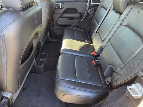 Used 2021 Jeep Wrangler Unlimited Sahara image 11