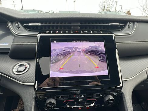 Used 2025 Jeep Grand Cherokee L Altitude image 34