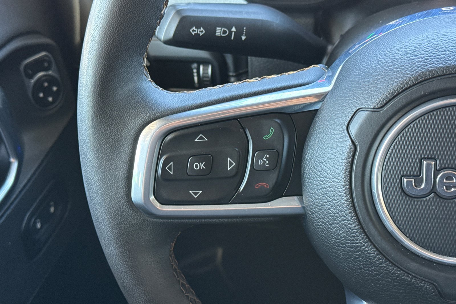 Used 2024 Jeep Wrangler Unlimited Sahara AWD/4WD image 36