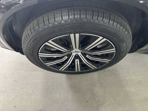 Used 2023 Volvo XC90 B6 Core w/ Protection Package Premier image 9