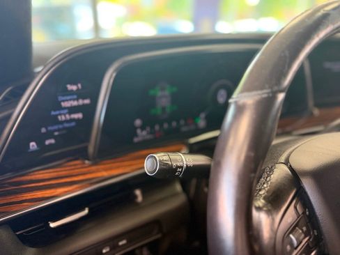 Used 2021 Cadillac Escalade Luxury AWD/4WD image 30