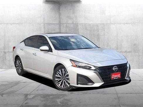 Certified 2024 Nissan Altima 2.5 SV w/ SV Premium Package FWD image 2