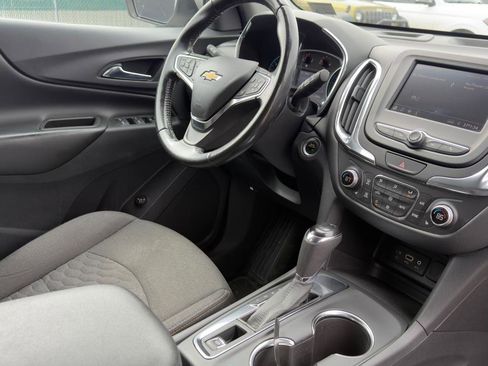 Used 2021 Chevrolet Equinox LT w/ Driver Convenience Package image 40