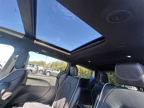 New 2026 Chrysler Pacifica Limited image 14