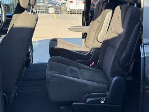 Used 2016 Dodge Grand Caravan SE FWD image 16