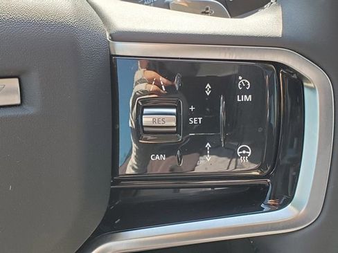 Used 2025 Land Rover Discovery Sport S image 22