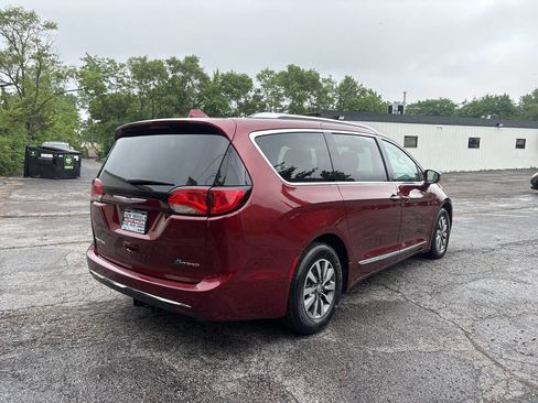 Used 2020 Chrysler Pacifica Limited w/ Advanced Safetytec Group FWD image 5