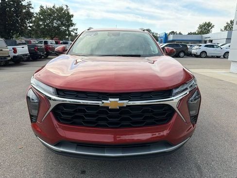 Used 2024 Chevrolet Trax LT w/ Driver Confidence Package FWD image 8