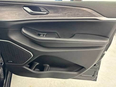 Used 2023 Jeep Grand Cherokee 4WD 4xe w/ Luxury Tech Group II image 30