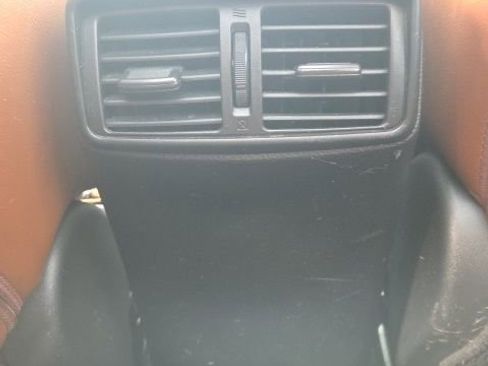 Used 2018 Nissan Rogue SL w/ Premium Package image 11