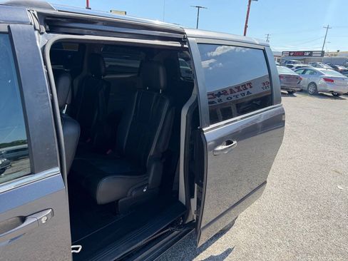 Used 2019 Dodge Grand Caravan SXT FWD image 24