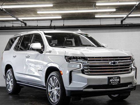 Used 2024 Chevrolet Tahoe High Country w/ Premium Package AWD/4WD image 7