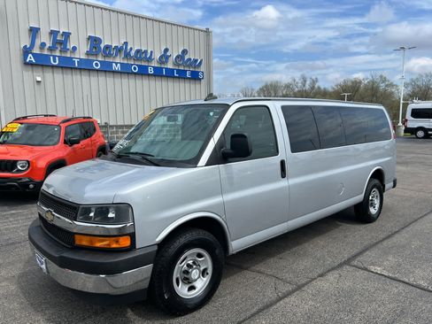 Used 2017 Chevrolet Express 3500 LT w/ LT Preferred Equipment Group image 3
